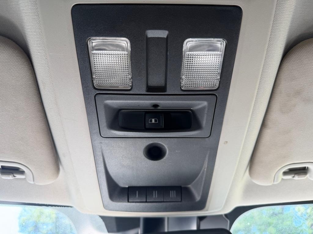 RAM 1500 SLT Crew Cab SWB 4WD 2017