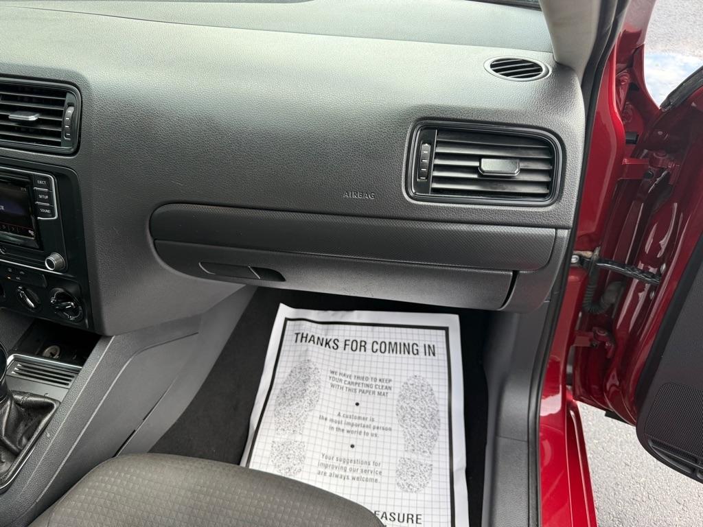 Volkswagen Jetta 1.4T S 6A 2016