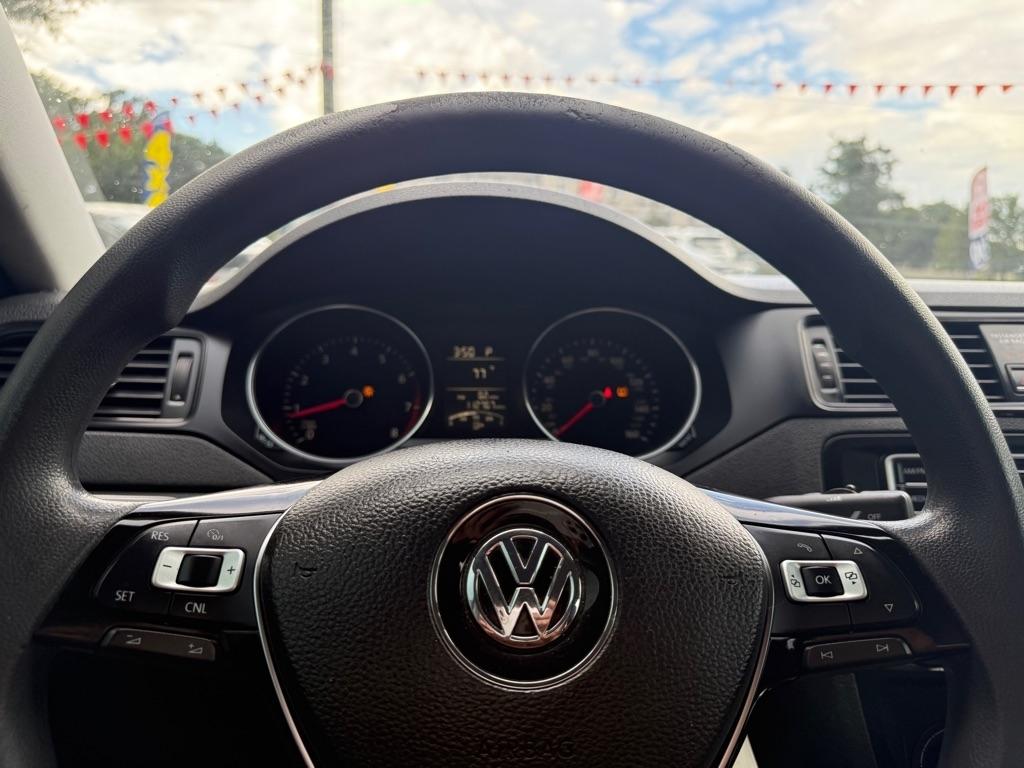 Volkswagen Jetta 1.4T S 6A 2016