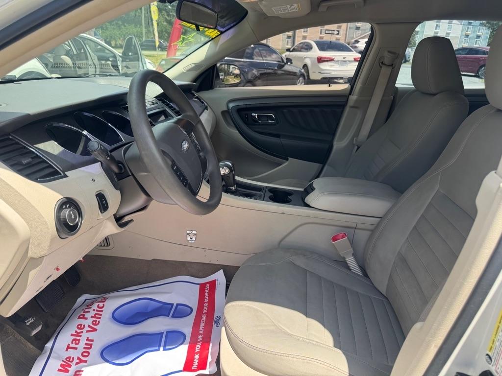 Ford Taurus SE FWD 2012
