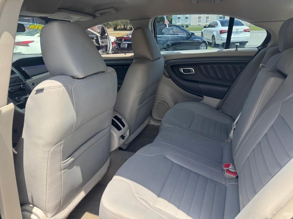Ford Taurus SE FWD 2012