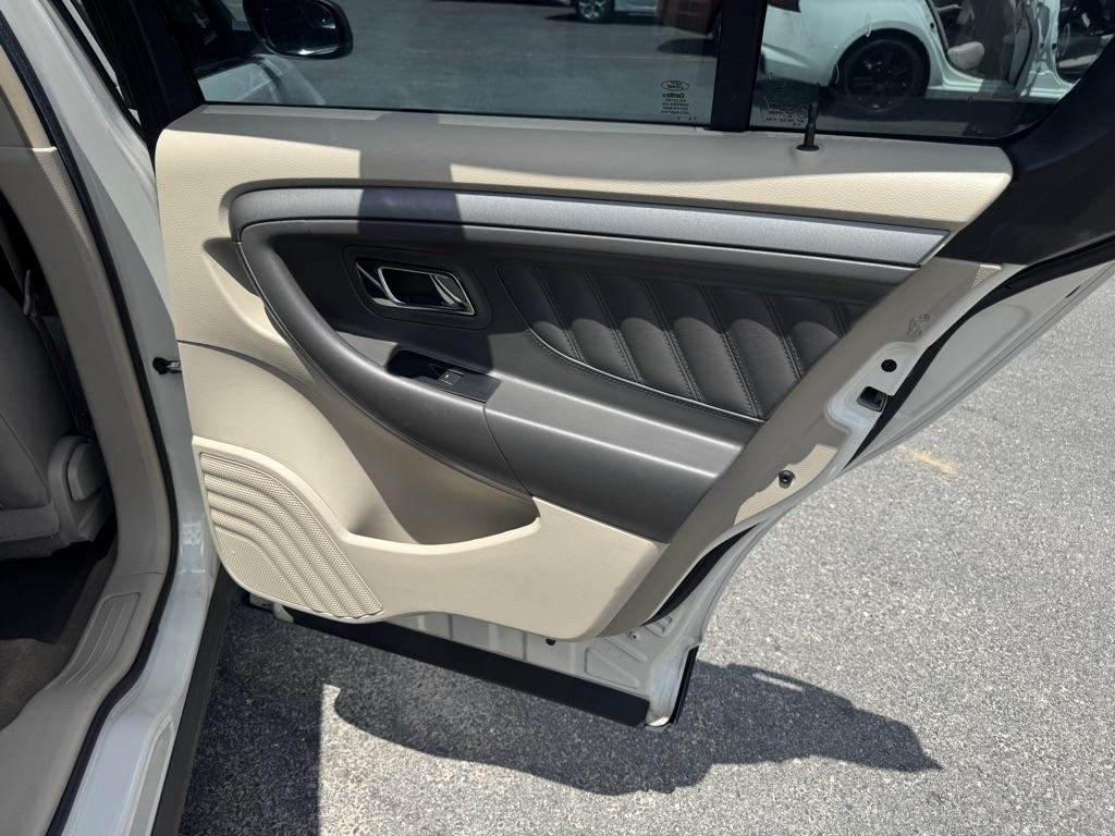 Ford Taurus SE FWD 2012