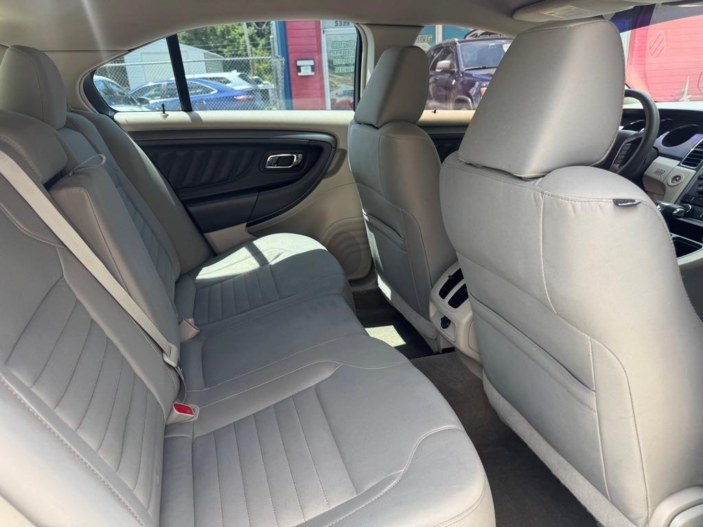 Ford Taurus SE FWD 2012