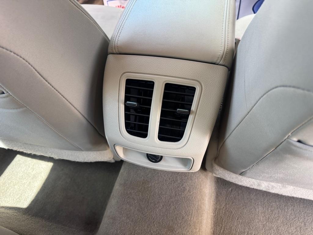 Ford Taurus SE FWD 2012