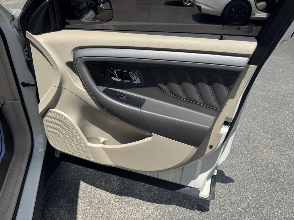 Ford Taurus SE FWD 2012