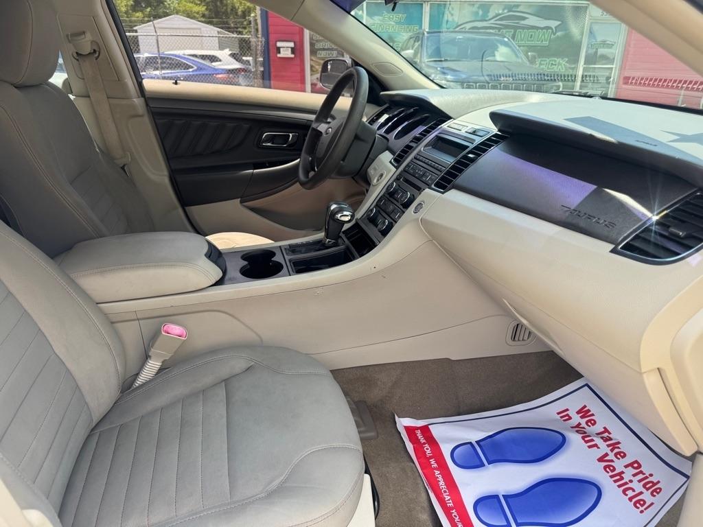 Ford Taurus SE FWD 2012