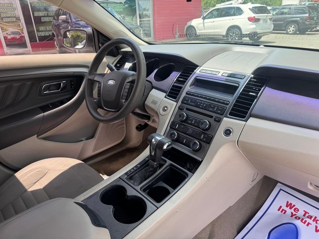 Ford Taurus SE FWD 2012
