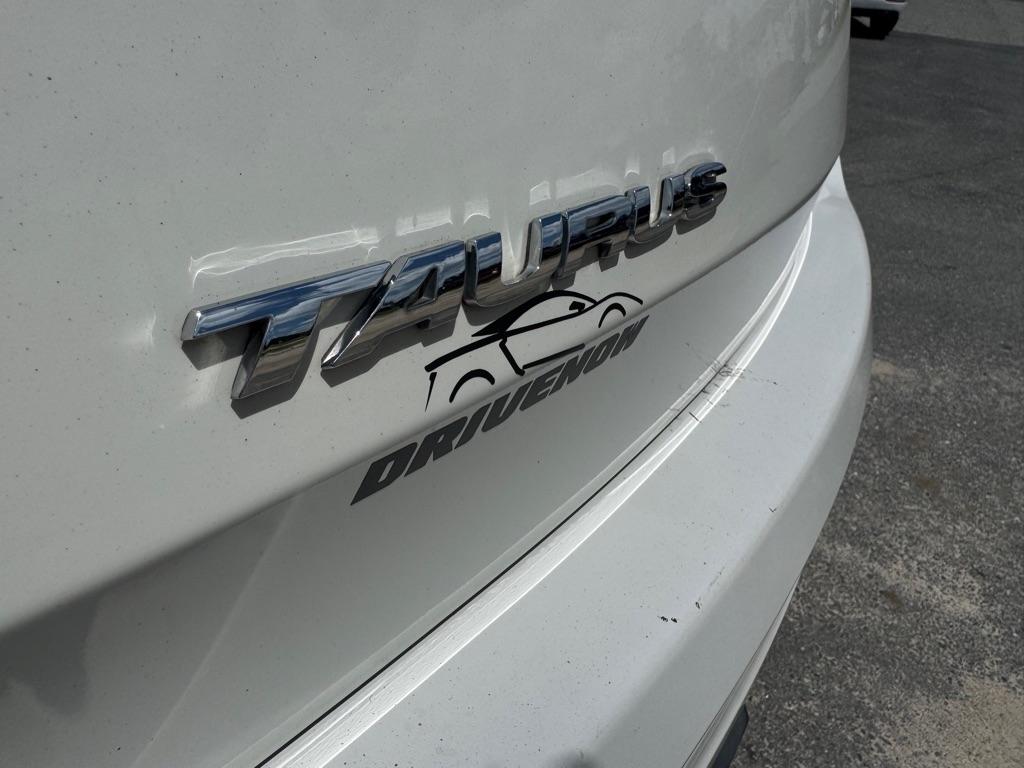 Ford Taurus SE FWD 2012
