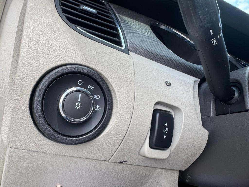 Ford Taurus SE FWD 2012