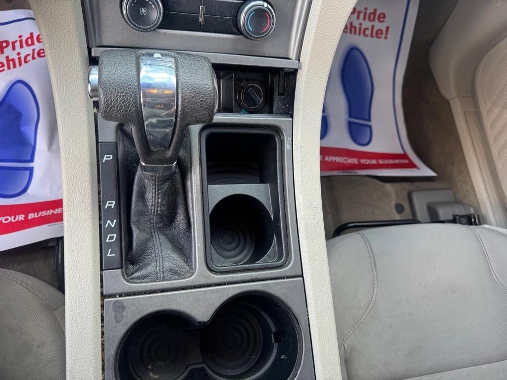 Ford Taurus SE FWD 2012