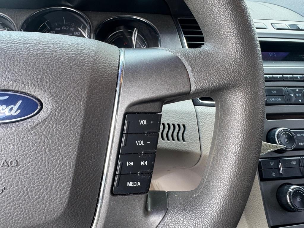 Ford Taurus SE FWD 2012