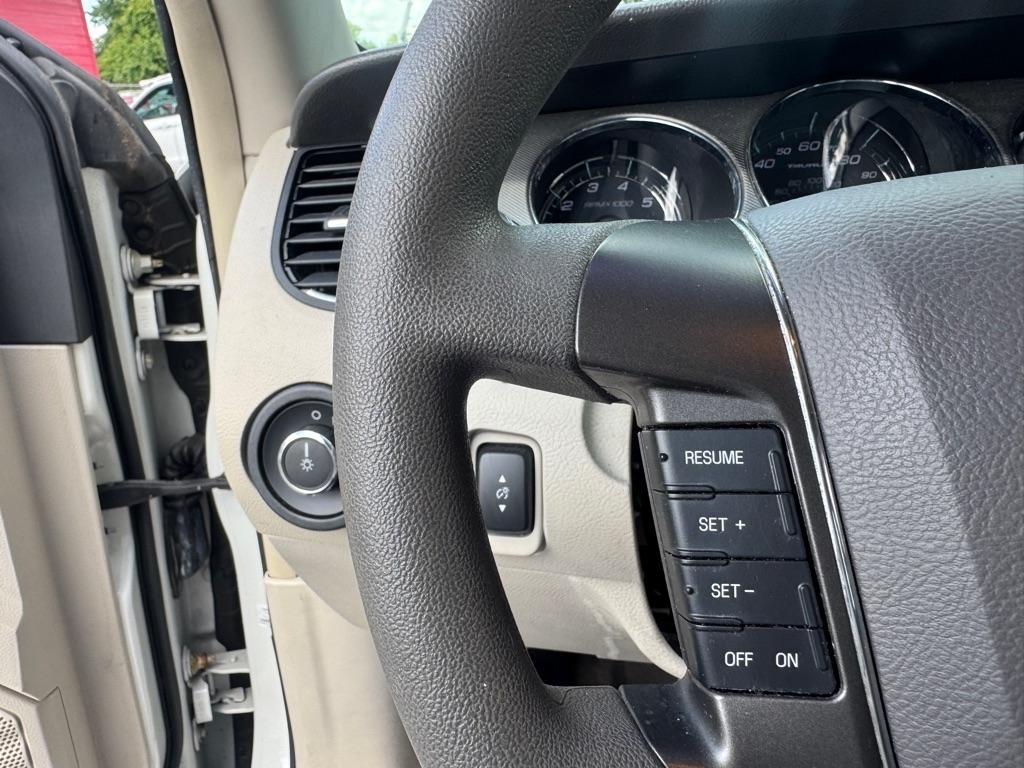 Ford Taurus SE FWD 2012