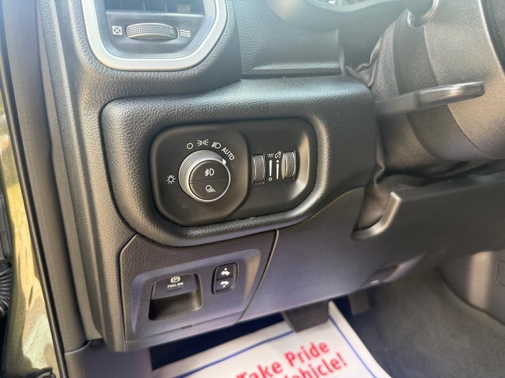 RAM 1500 Big Horn Crew Cab SWB 2WD 2021