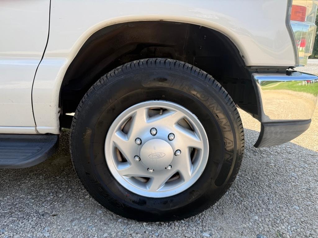 Ford Econoline E-350 XL Super Duty Extended 2012