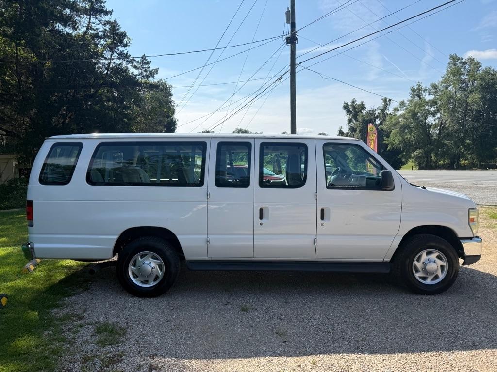 Ford Econoline E-350 XL Super Duty Extended 2012