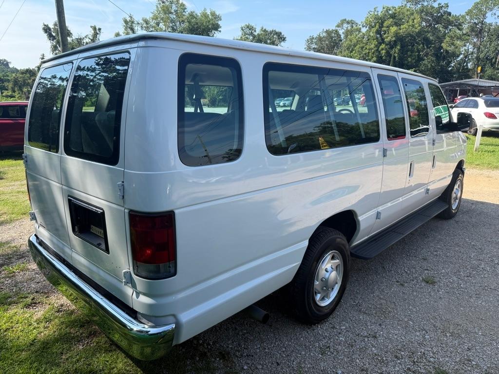 Ford Econoline E-350 XL Super Duty Extended 2012