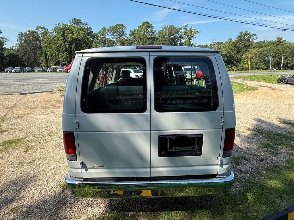 Ford Econoline E-350 XL Super Duty Extended 2012
