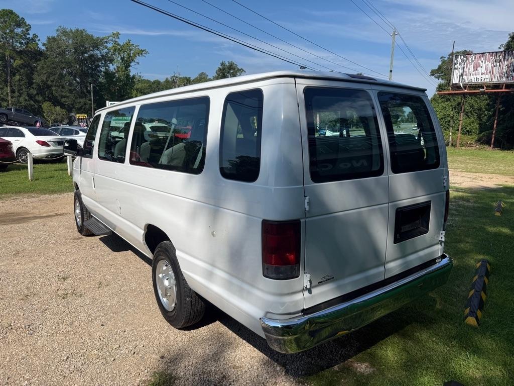 Ford Econoline E-350 XL Super Duty Extended 2012