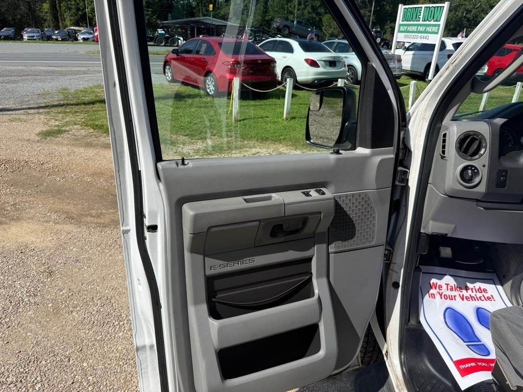 Ford Econoline E-350 XL Super Duty Extended 2012
