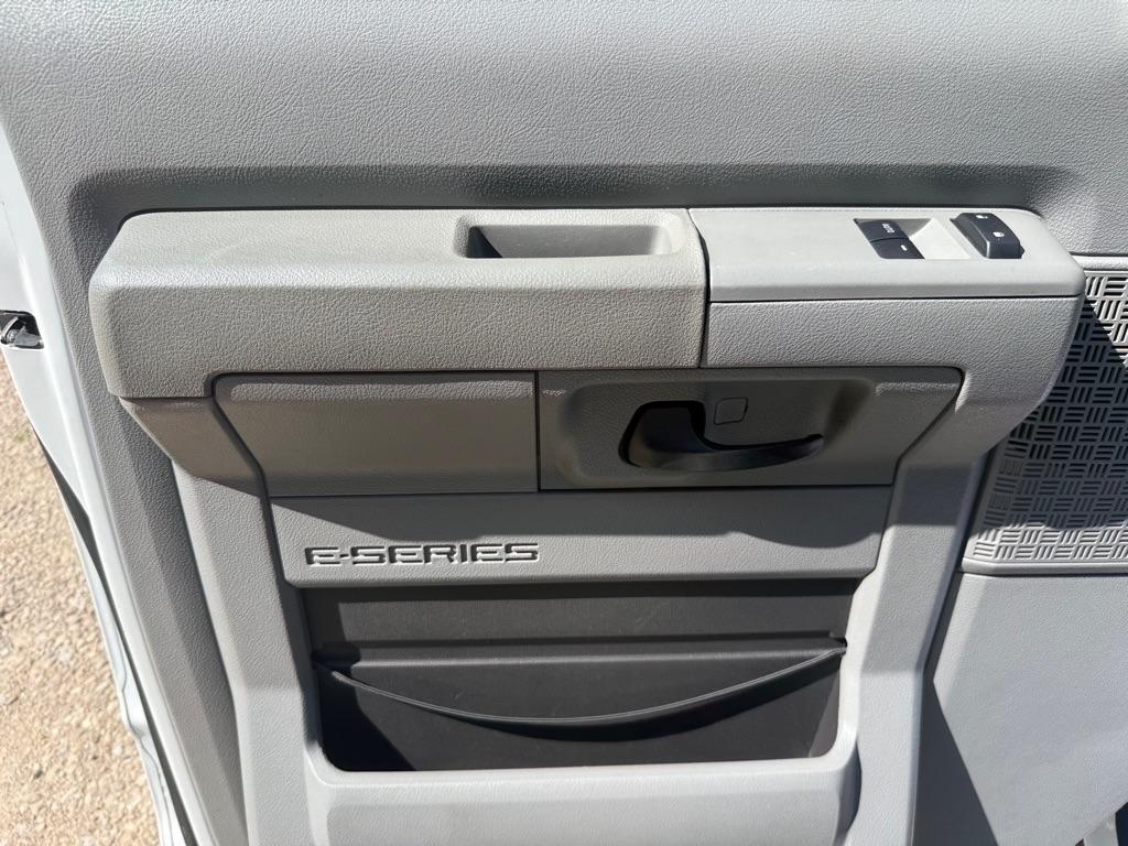 Ford Econoline E-350 XL Super Duty Extended 2012