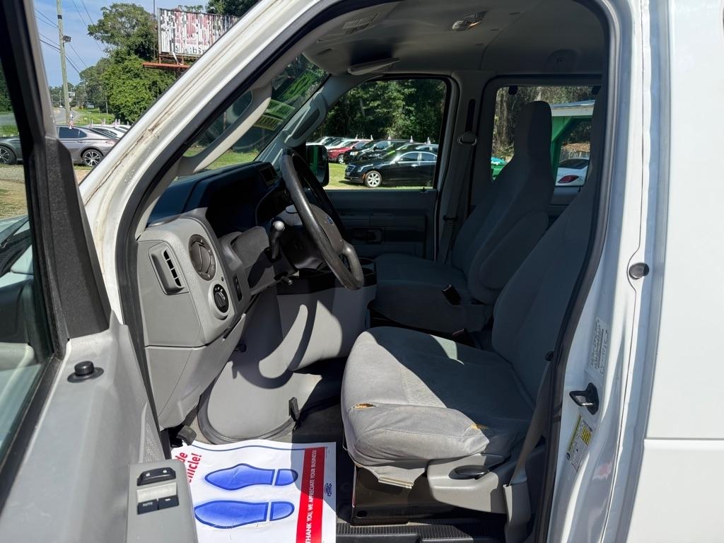 Ford Econoline E-350 XL Super Duty Extended 2012