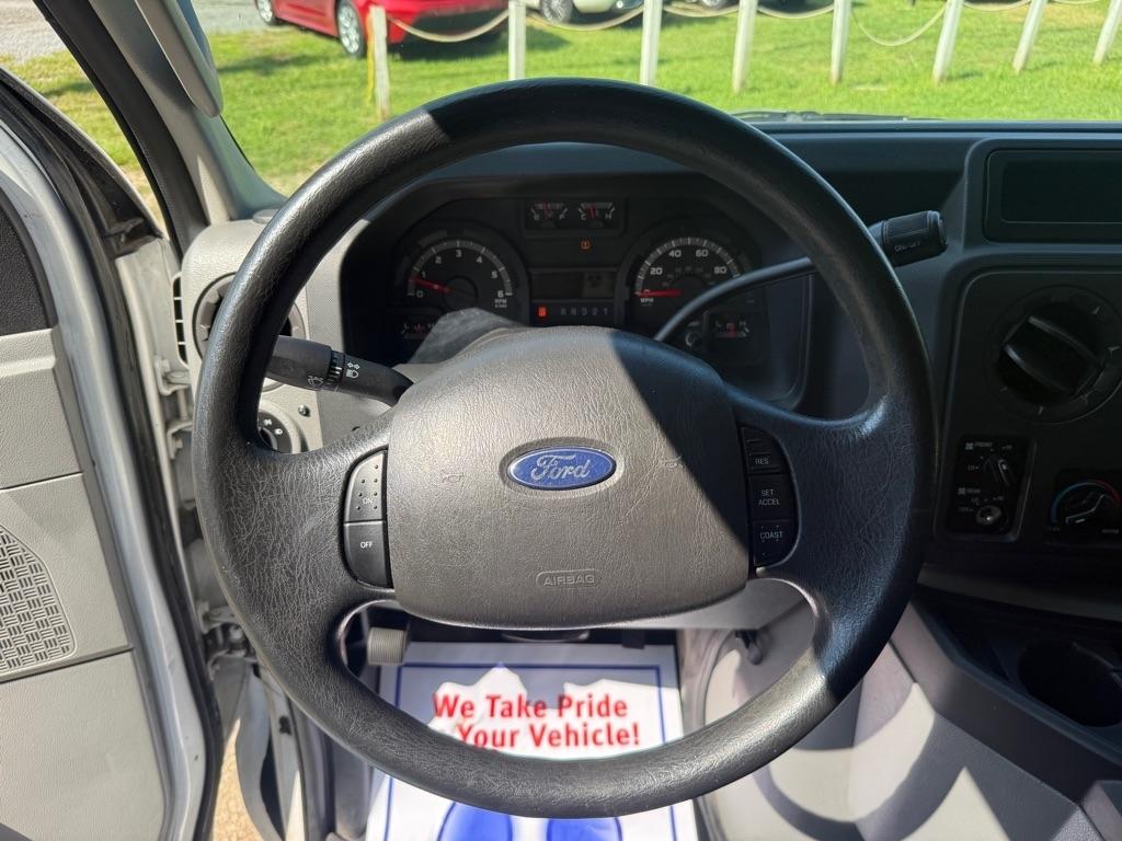 Ford Econoline E-350 XL Super Duty Extended 2012
