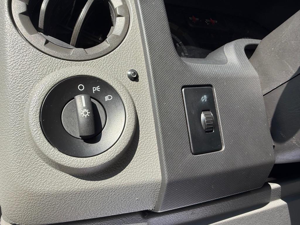 Ford Econoline E-350 XL Super Duty Extended 2012