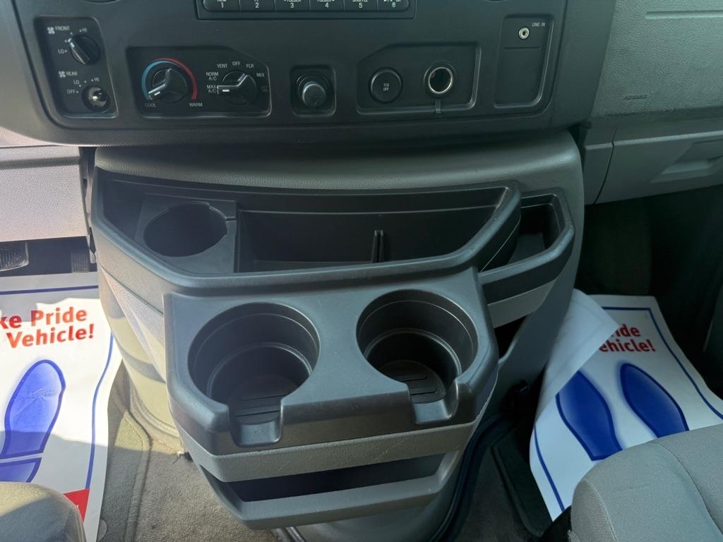 Ford Econoline E-350 XL Super Duty Extended 2012