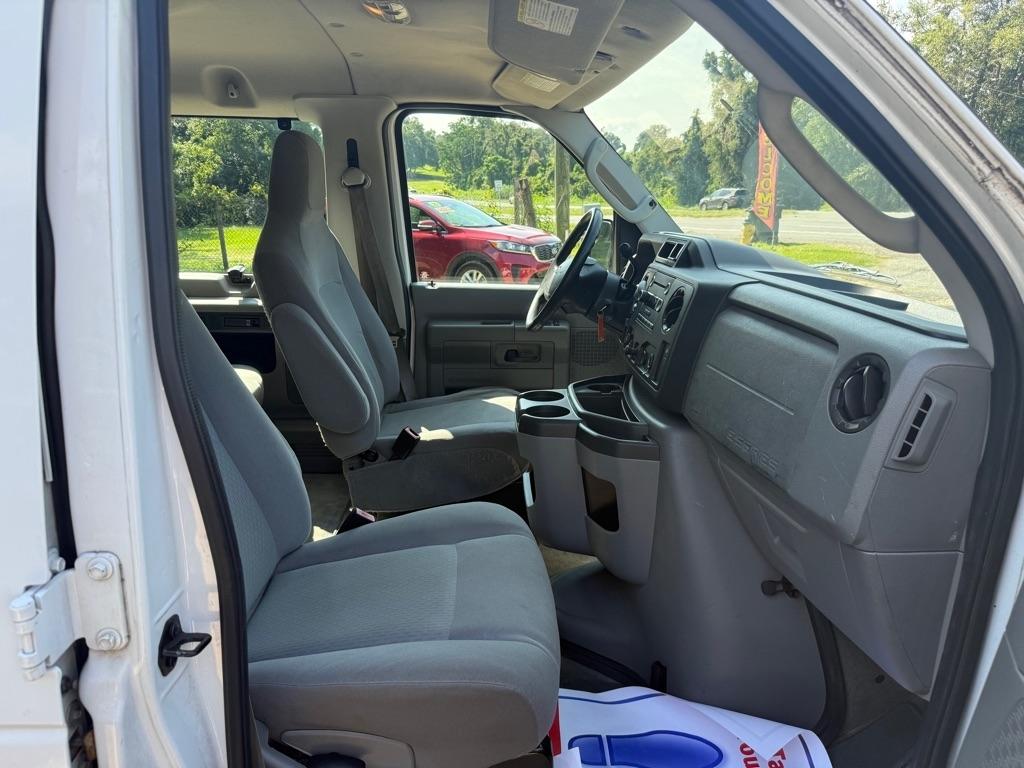 Ford Econoline E-350 XL Super Duty Extended 2012