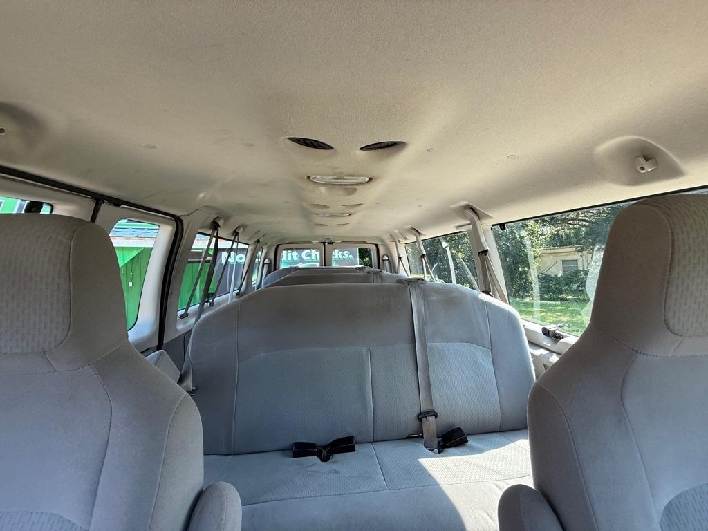 Ford Econoline E-350 XL Super Duty Extended 2012