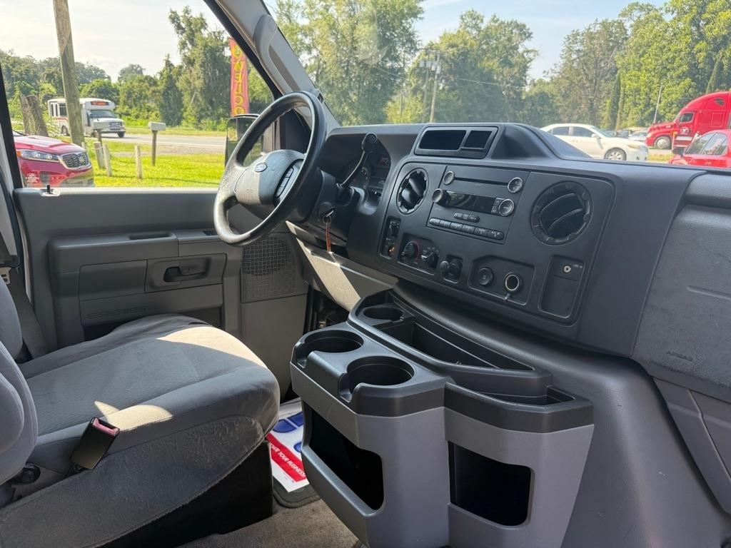 Ford Econoline E-350 XL Super Duty Extended 2012