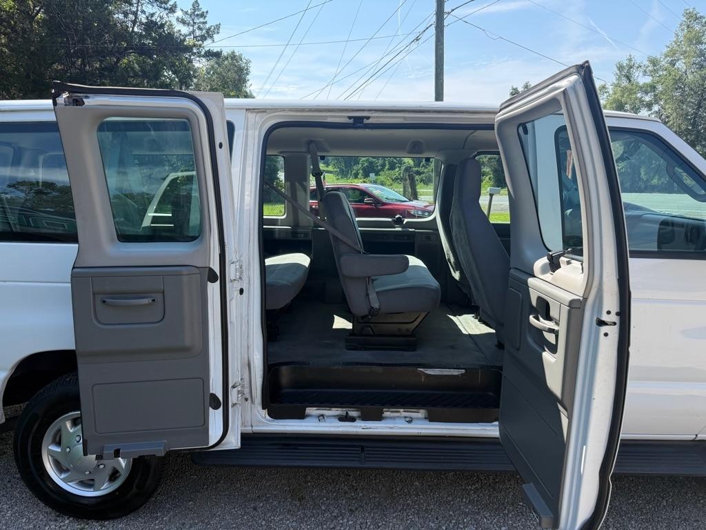 Ford Econoline E-350 XL Super Duty Extended 2012