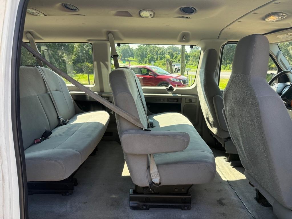 Ford Econoline E-350 XL Super Duty Extended 2012