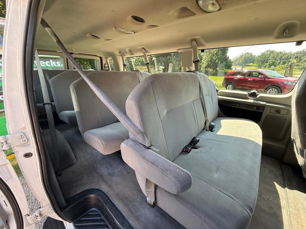 Ford Econoline E-350 XL Super Duty Extended 2012