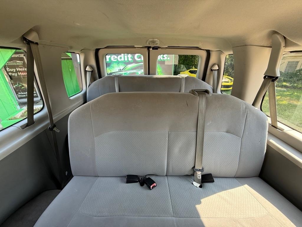 Ford Econoline E-350 XL Super Duty Extended 2012