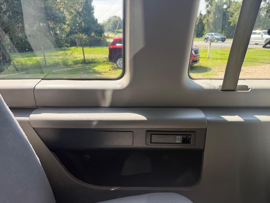 Ford Econoline E-350 XL Super Duty Extended 2012