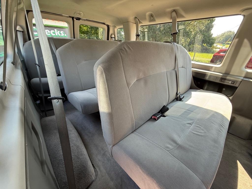 Ford Econoline E-350 XL Super Duty Extended 2012