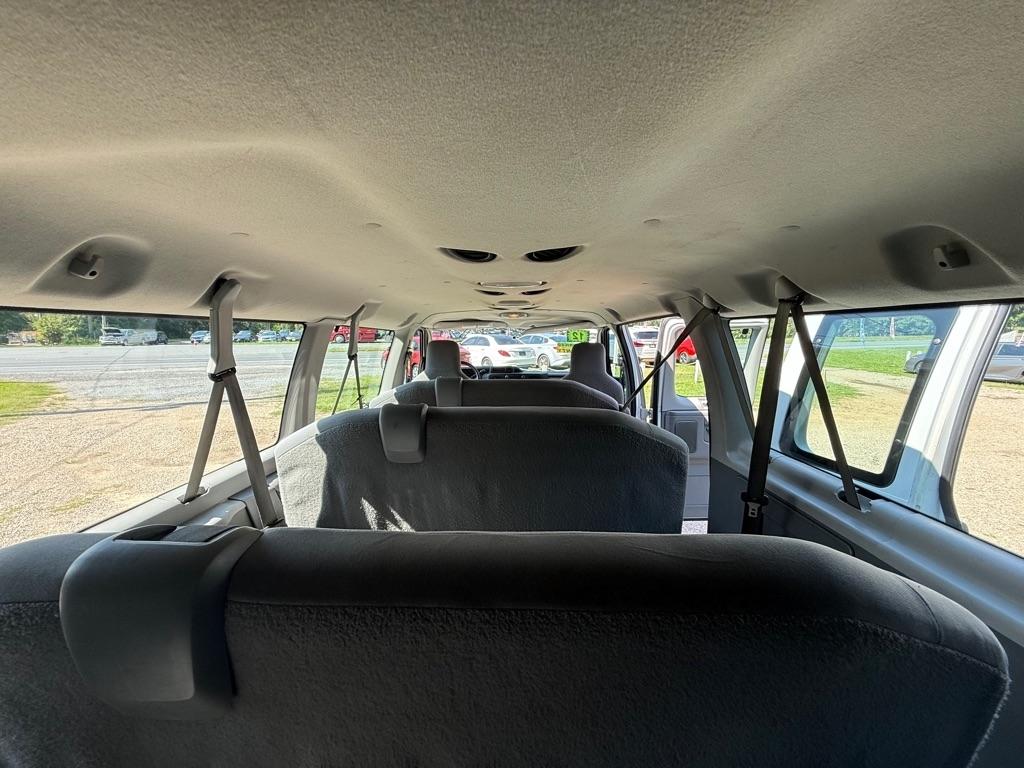Ford Econoline E-350 XL Super Duty Extended 2012