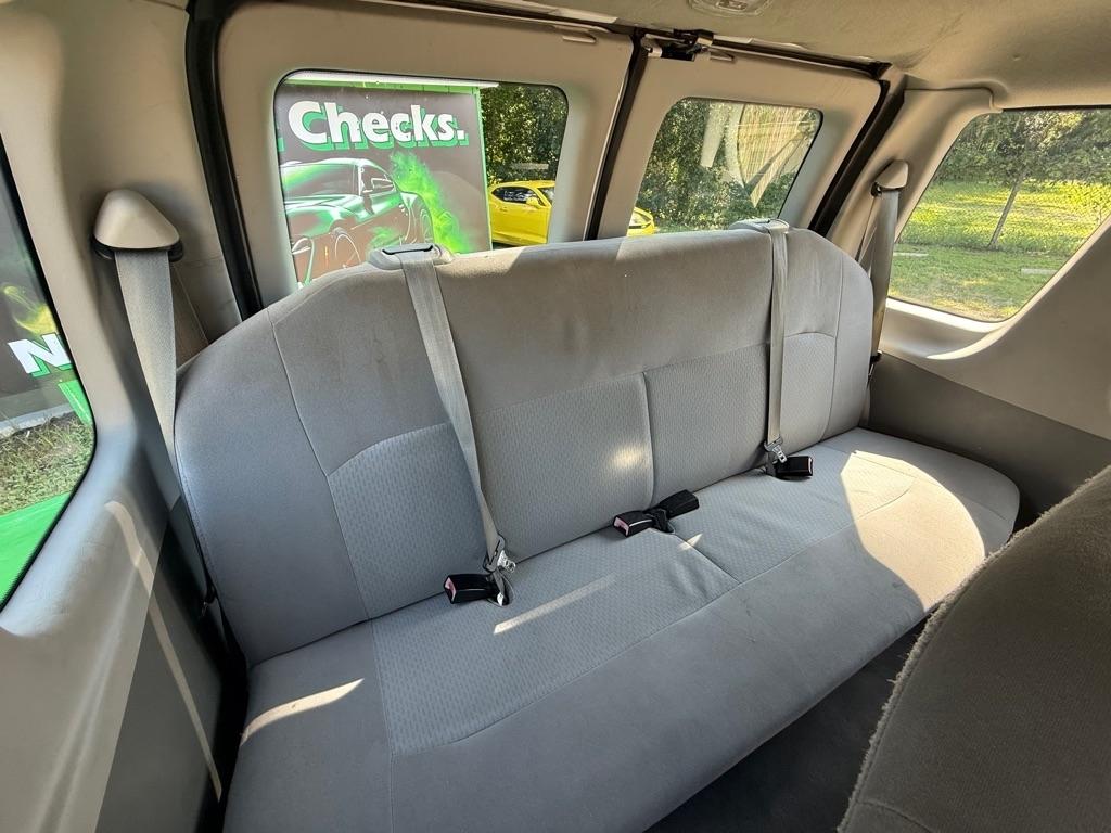 Ford Econoline E-350 XL Super Duty Extended 2012
