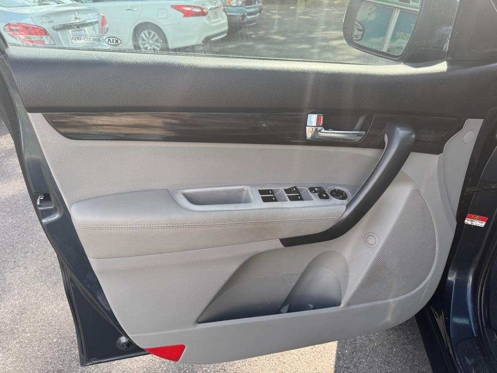 Kia Sorento LX 2WD 2011