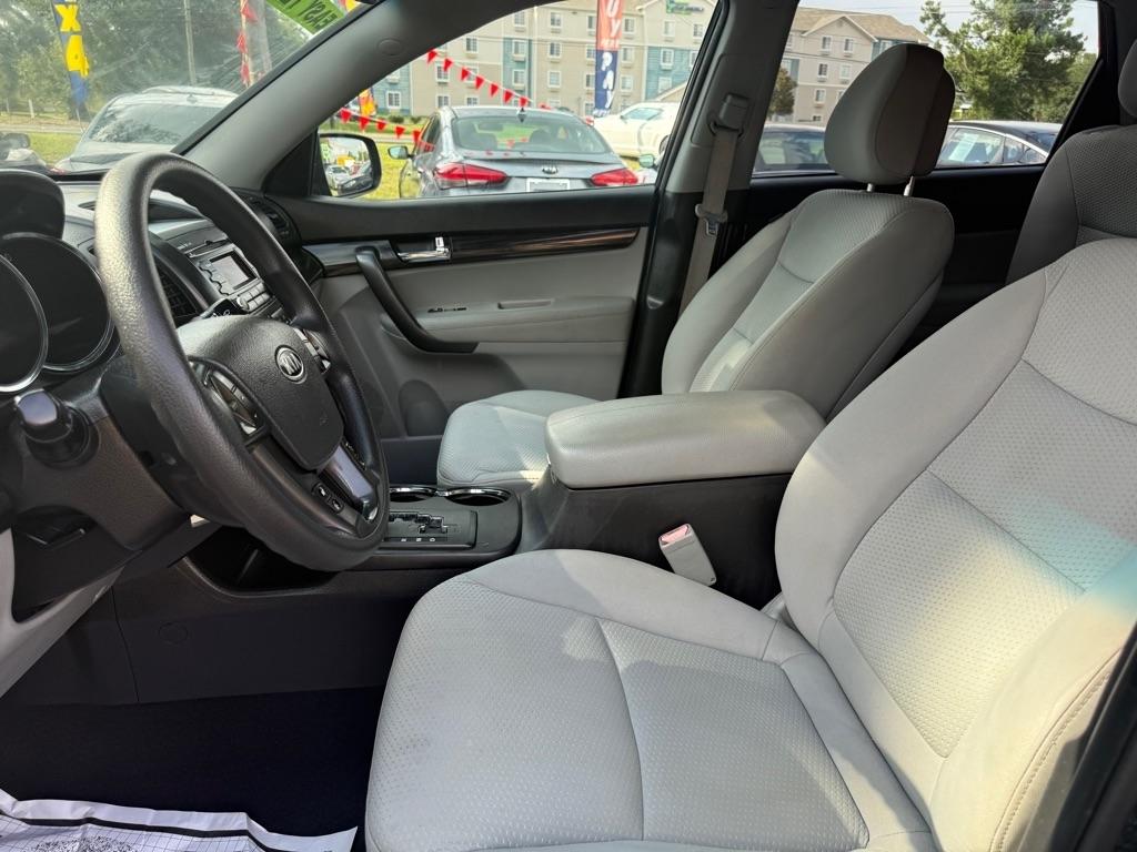 Kia Sorento LX 2WD 2011