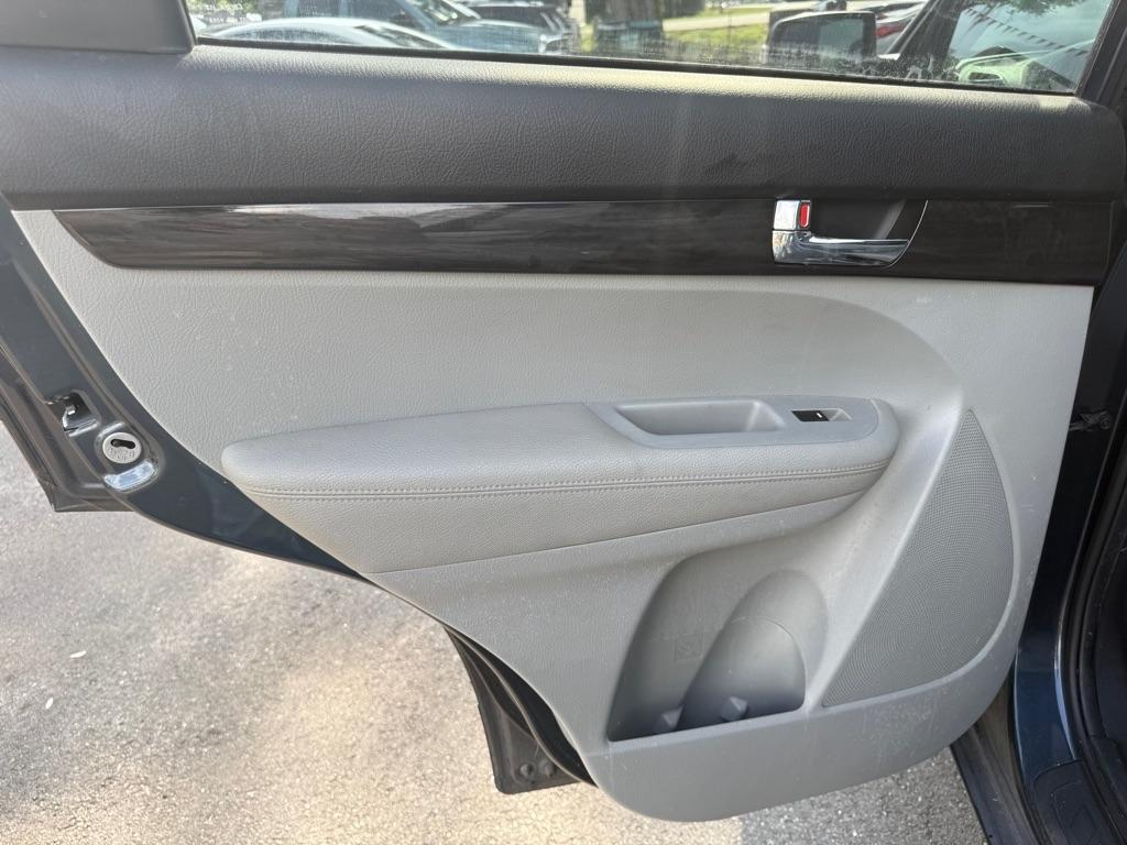 Kia Sorento LX 2WD 2011