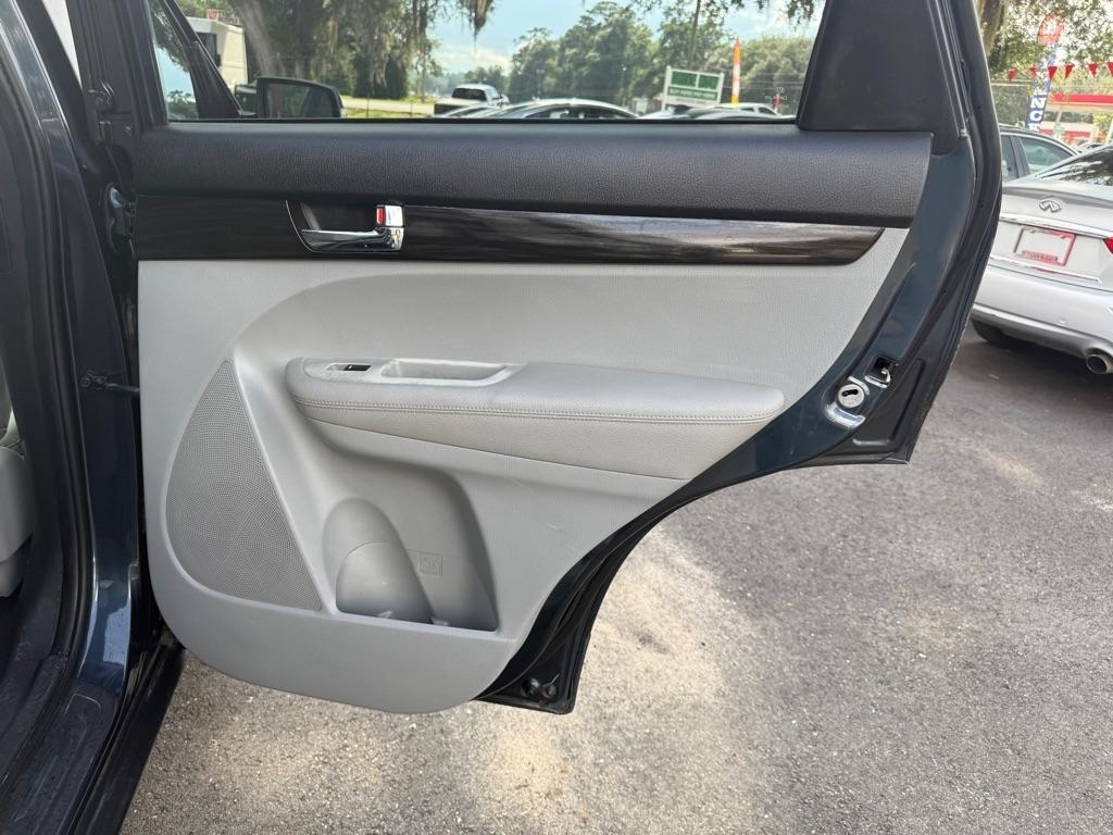 Kia Sorento LX 2WD 2011