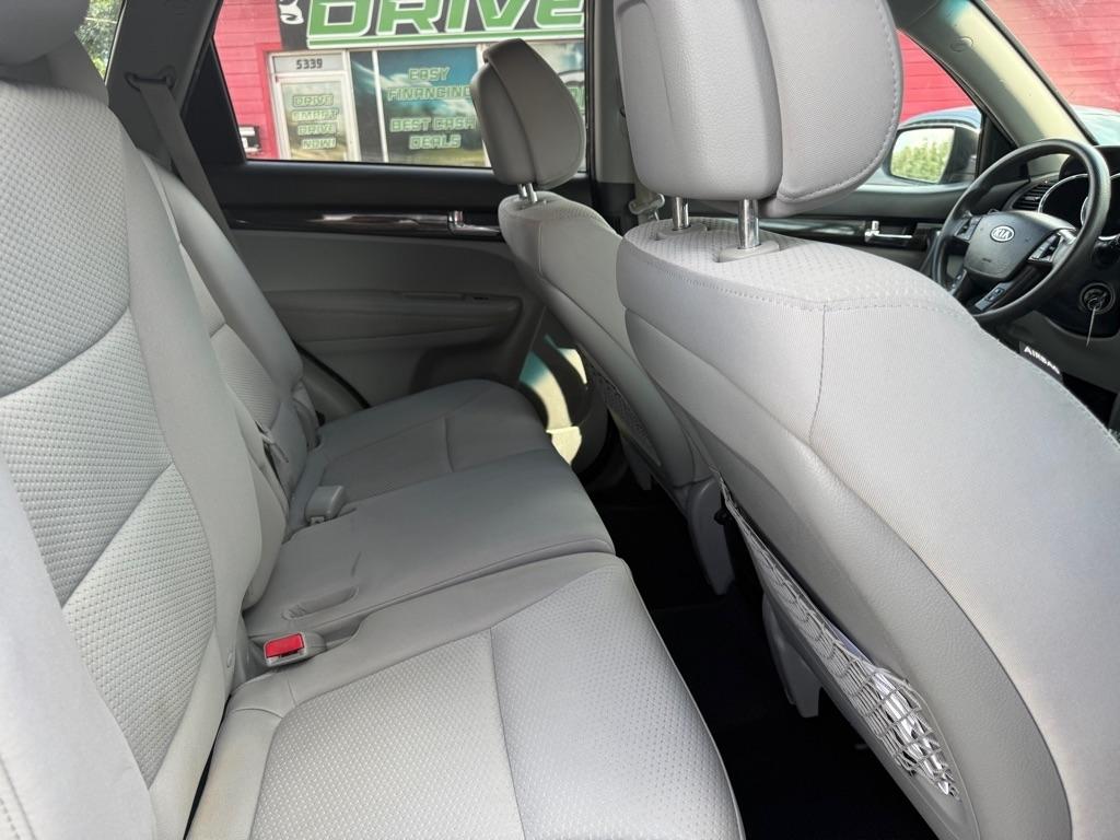 Kia Sorento LX 2WD 2011