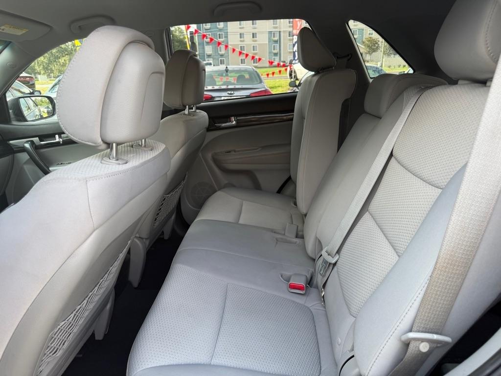 Kia Sorento LX 2WD 2011