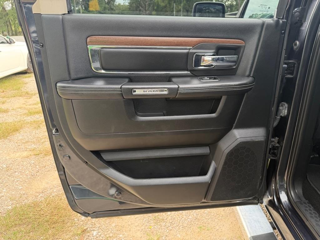 RAM 1500 Laramie Crew Cab SWB 4WD 2013