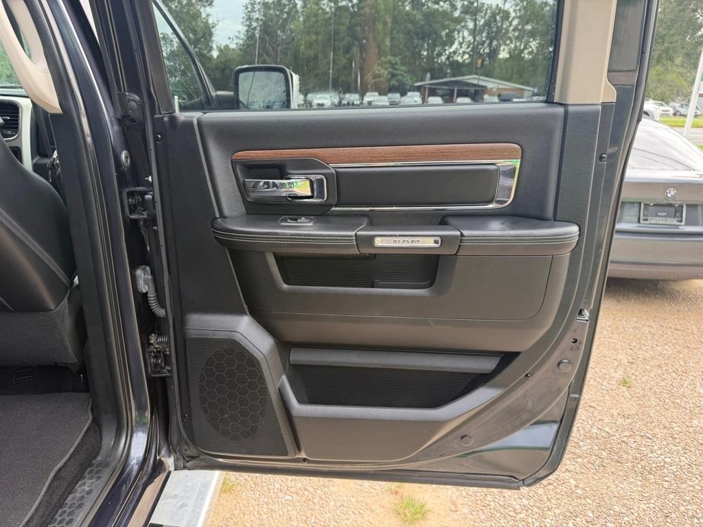 RAM 1500 Laramie Crew Cab SWB 4WD 2013