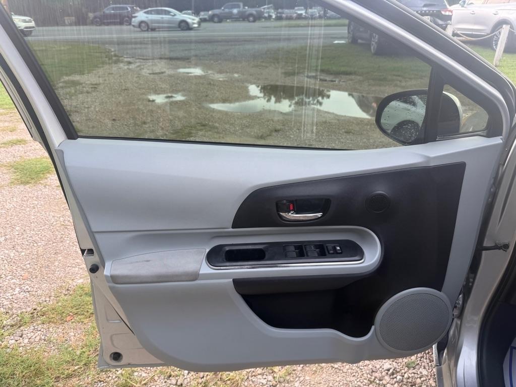 Toyota Prius c Four 2014