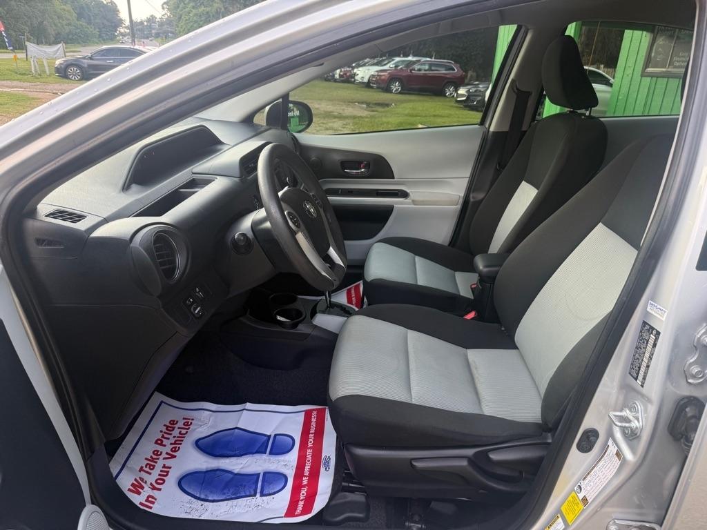 Toyota Prius c Four 2014
