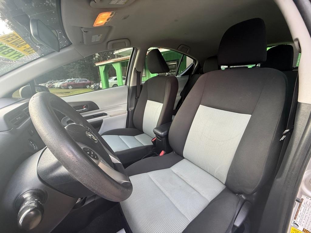 Toyota Prius c Four 2014